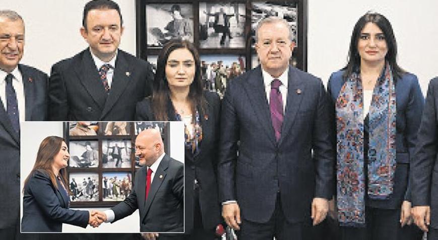 CHP’de bayramlaşma iki adrese bölündü