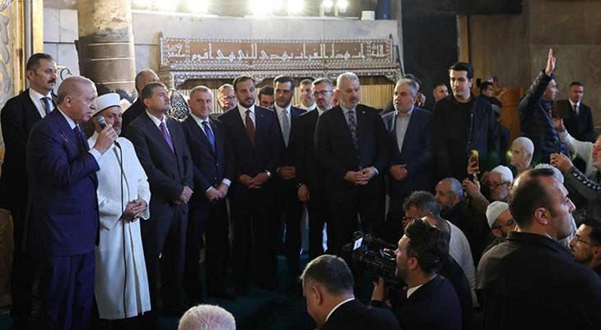 Cumhurbaşkanı Erdoğan cuma namazını Ayasofya Camiinde kıldı