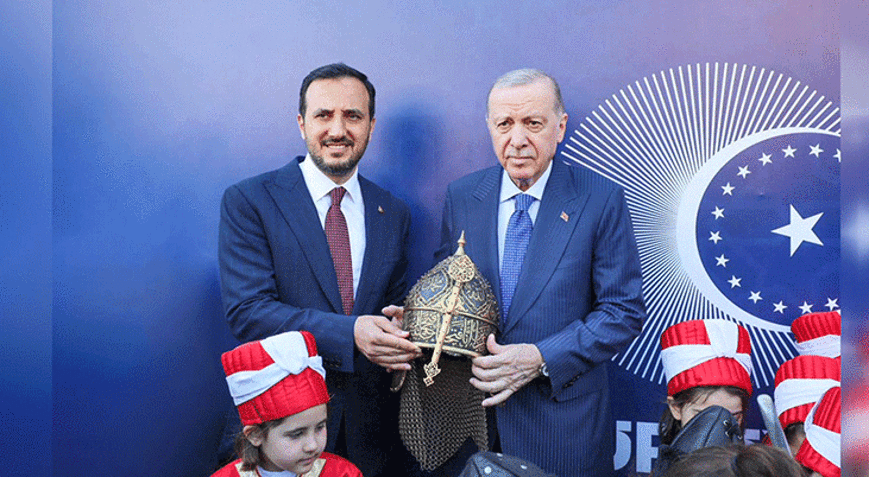 Cumhurbaşkanı Erdoğana özel hazırlanan miğfer hediye edildi