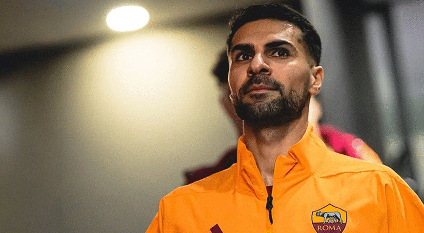 Galatasaraydan Zeki Çelike teklif Milli futbolcudan hızla yanıt geldi