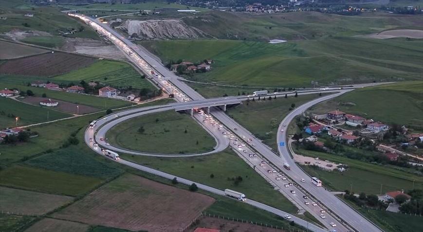 İstanbul’da sürücülere uyarı Anadolu Otoyolu’nun Ankara-İstanbul yönü trafiğe kapatılıyor