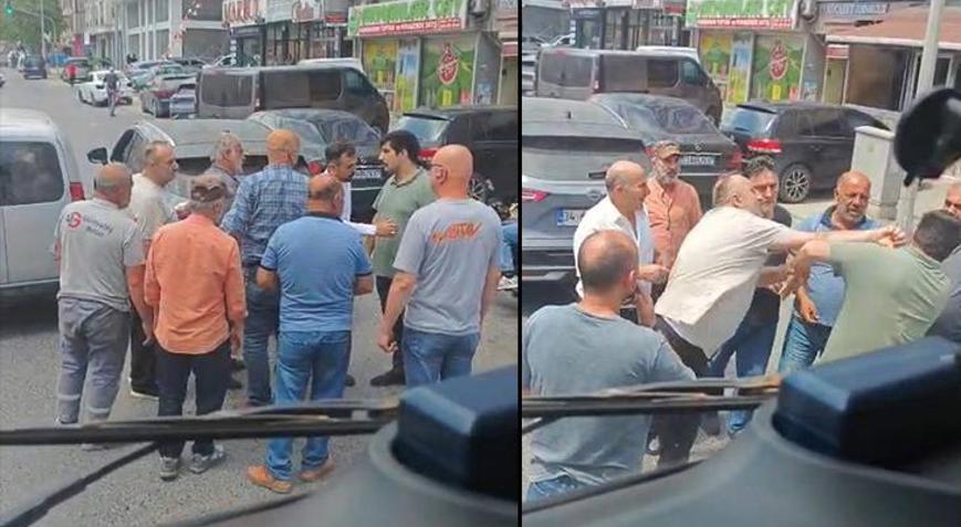 Trafikte yol verme kavgası kamerada Yumruklar peş peşe geldi