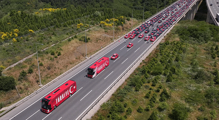 Dünyada gündem A Milli Takımın ABDye uğurlanması Dev konvoy