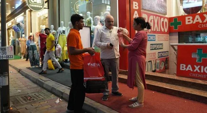 Alışverişte yeni dönem Bebek arabası sürme ve poşet taşıma hizmeti başladı