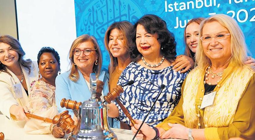 Kadın yöneticiler birbirine yol açıyor