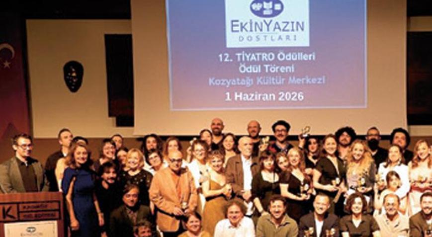 Tiyatro ödülleri sahiplerini buldu