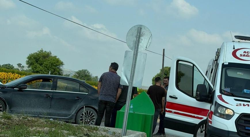 Kozanda otomobiller çarpıştı: 3 yaralı