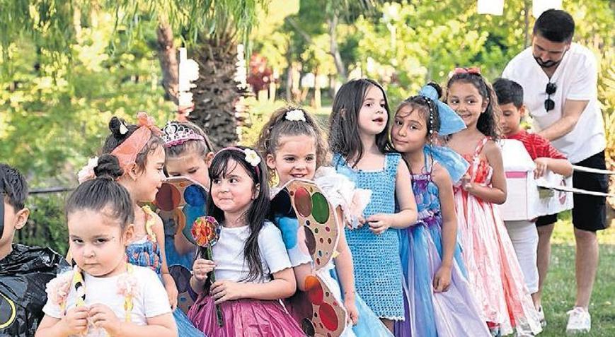 Atık malzemeler podyuma taşındı
