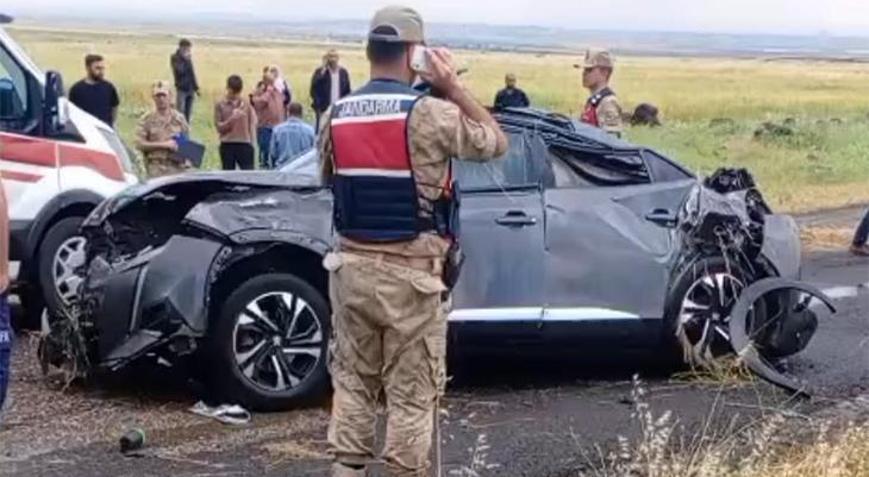 Diyarbakırda nişan dönüşü feci kaza 2 ölü