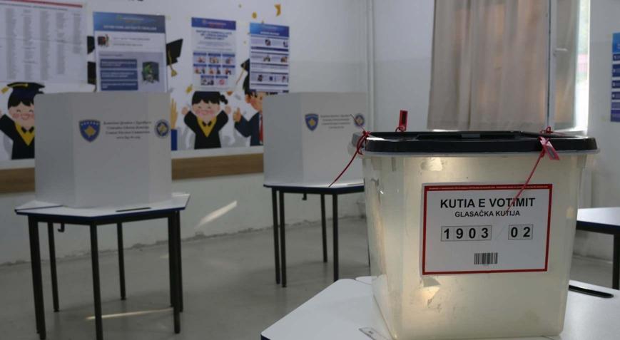 Aylardır koltuk boş kaldı, Meclis dağıldı Kosovada seçim günü