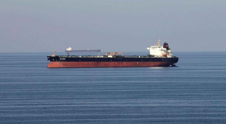 Basra Körfezinde alarm Saldırıya uğrayan rafineriden sızdı, askeri yasak bölge yüzünden müdahale edilemiyor
