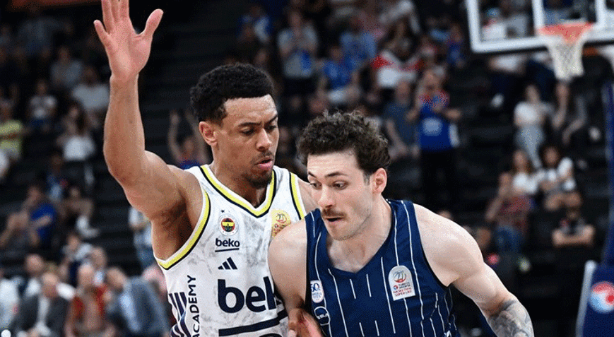 Fenerbahçe, Anadolu Efesi mağlup etti ve adını finale yazdırdı