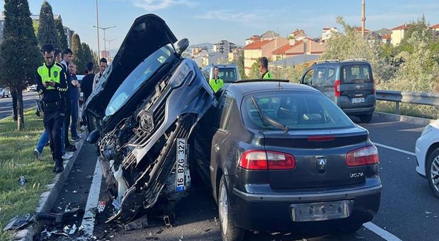 Nevşehirde feci kaza Zincirleme kazada 5 kişi yaralandı