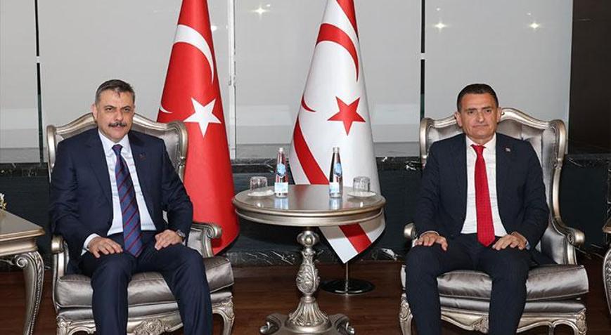 Bakan Çiftçi temaslar için KKTCye geldi