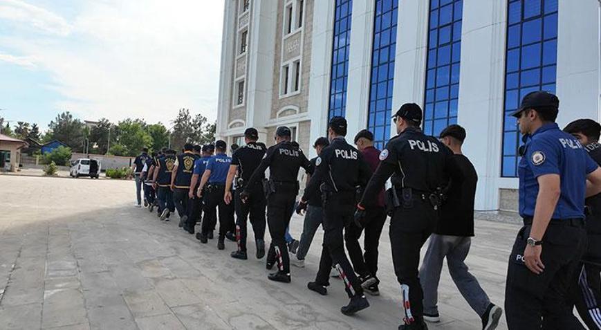 Adıyamanda sosyal medyada silah teşhiri yapan çok sayıda zanlı gözaltına alındı