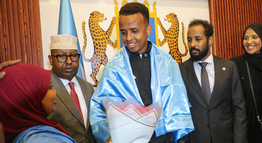 ABDye alınmayan Somalili hakem Artan, ülkesinde coşkuyla karşılandı