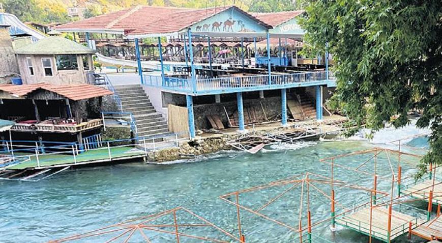 Yıkıp geçen sel ders olmadı