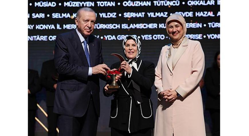 Türk Kızılay Ödülleri” sahiplerini buldu