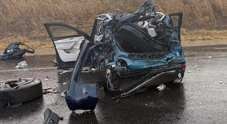 Çanakkalede tankere çarpan otomobildeki 2 kişi öldü, 2 kişi ağır yaralandı