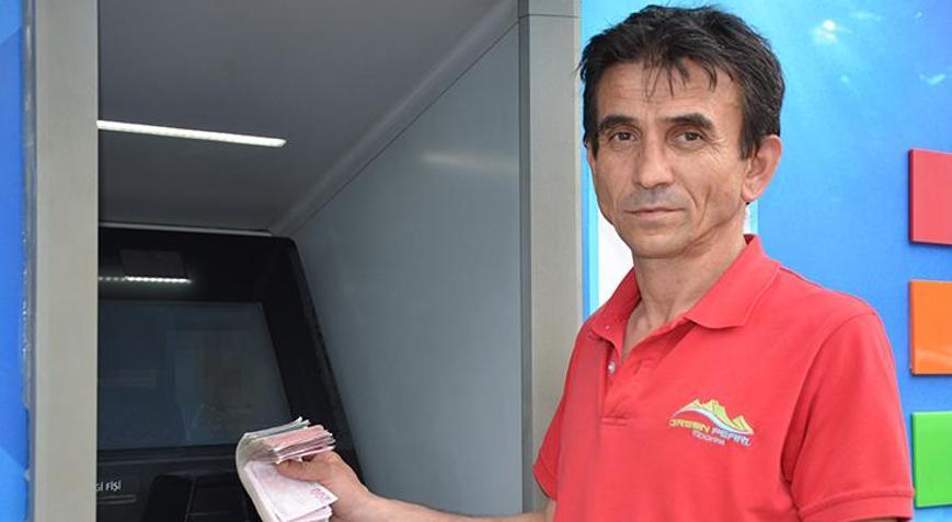 ATMde 19 bin 500 lira buldu Yaptığı hareket herkese örnek oldu