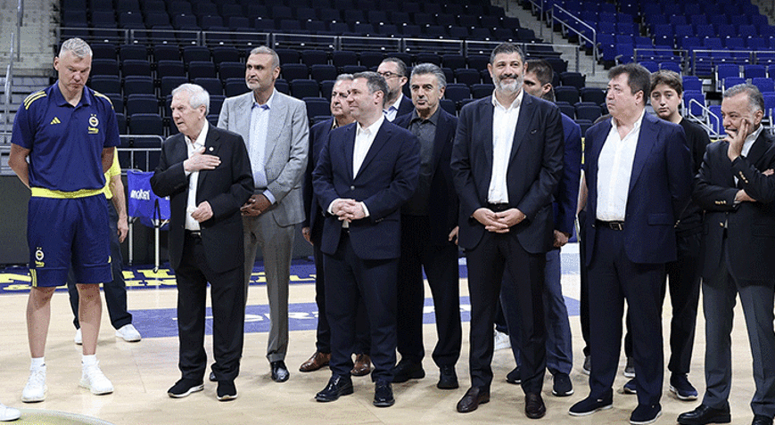 Aziz Yıldırım ve Yönetim Kurulu, Fenerbahçe Erkek Basketbol Takımını ziyaret etti