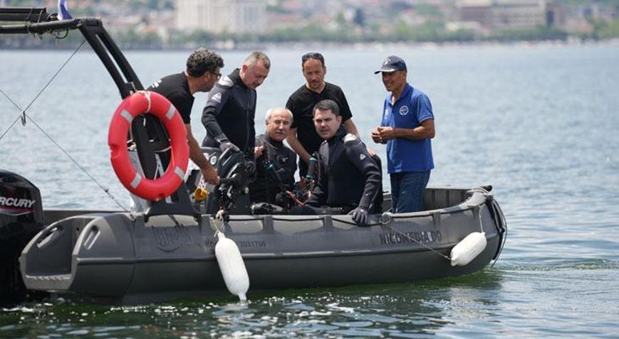 Bakan Kurum dip çamuru temizliği yapılan İzmit Körfezi’ne daldı: Deniz nefes almaya başladı