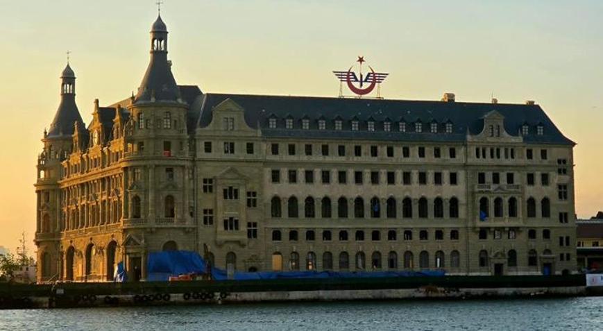 Haydarpaşada iskeleler kalktı, tarihi cephe gün yüzüne çıktı