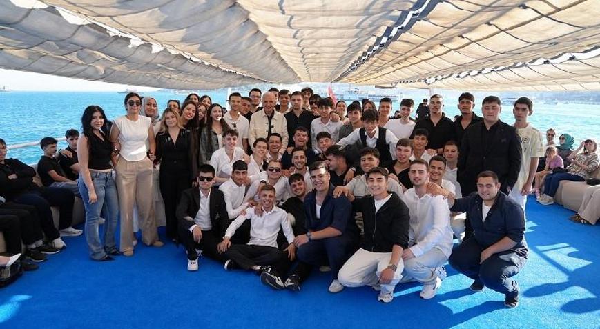 Ümraniye’de geleneksel boğaz mezuniyeti binlerce öğrenciyi ağırladı
