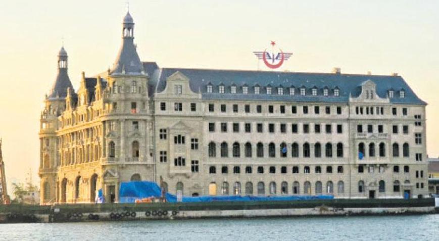 Haydarpaşa’nın cephesi göründü