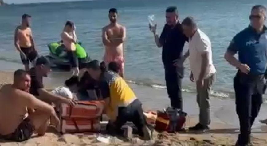 Denize giren 2 kardeşten biri boğuldu