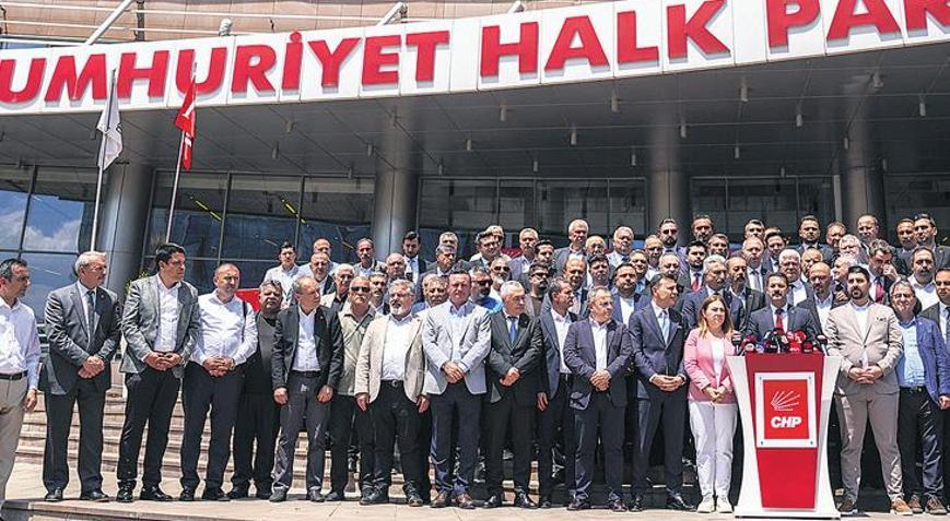 Özgür Özel cephesinden kritik hamle: Kurultay için imzalar sunuldu