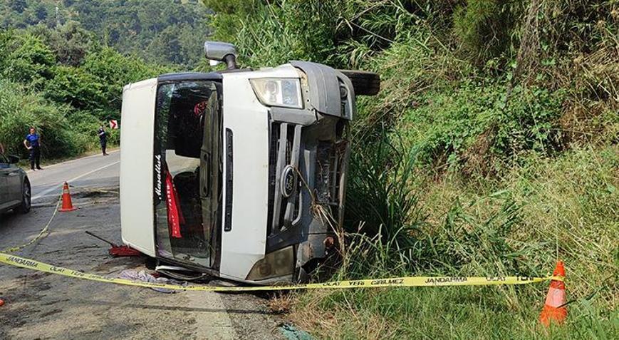 İzmirde tarım işçilerini taşıyan midibüs devrildi 1 kişi öldü, 11 kişi yaralandı