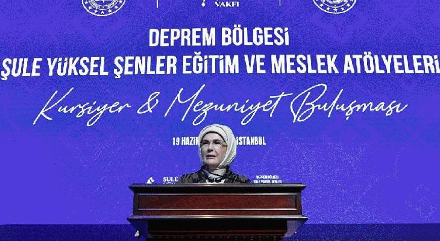 Emine Erdoğan, Şule Yüksel Şenler Vakfının ‘Deprem Bölgesi Kursiyer ve Mezuniyet Buluşması’na katıldı