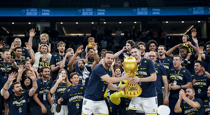 Şampiyon Fenerbahçe Bekoda Melih Mahmutoğlu: Sonunda 3 kupa ve dörtlü finalle bitirdik Şampiyon Fenerbahçe Bekoda Melih Mahmutoğlu: Sonunda 3 kupa ve dörtlü finalle bitirdik