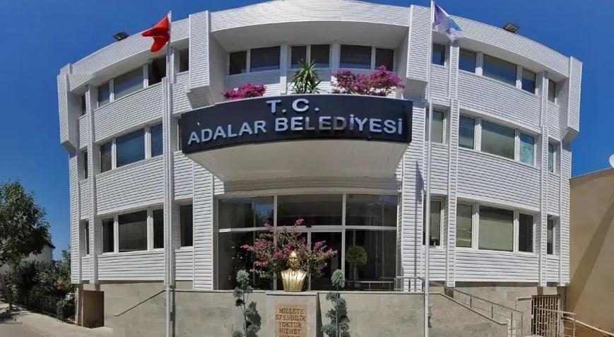 Adalar Belediyesi'ne operasyon! Rüşvet karşılığı ruhsat iddiası: Gözaltına alınan 35 şüpheli tutuklandı - Son Dakika Haberleri Milliyet