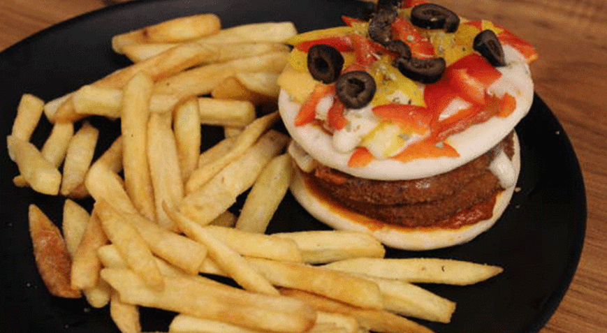 İki Kaçamak Tek Tarifte: İşte Şef Sırrıyla Burger Pizzası yapılışı, malzemeleri