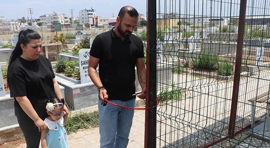 Mezarın etrafını çitle çevirip kapı taktılar Nedeni akıl alır gibi değil