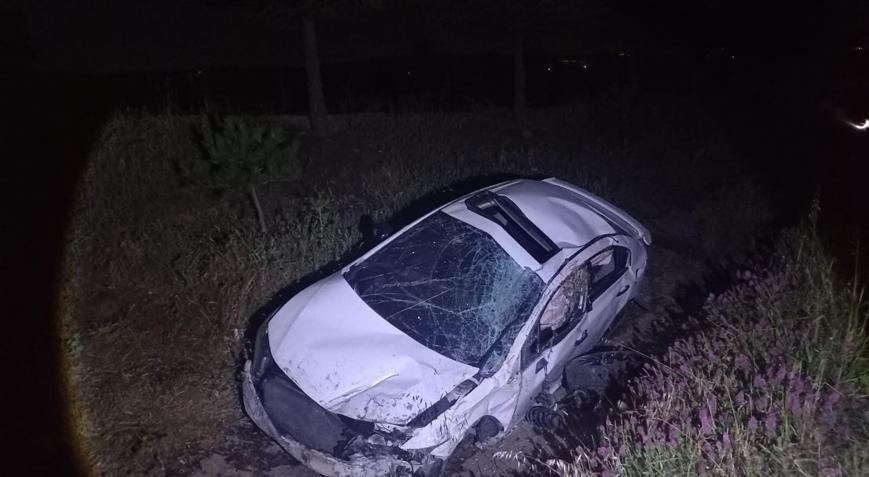 Bilecikte otomobilin su kanalına devrildiği kazada 2 kişi yaralandı