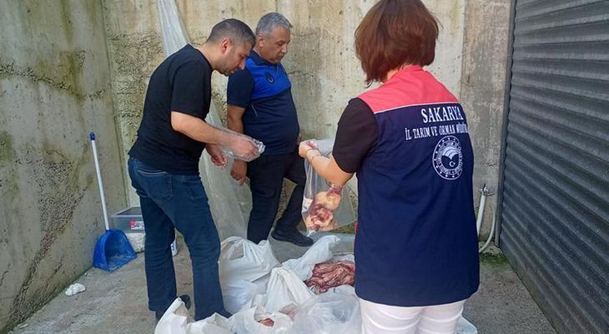 Sakaryada ele geçirilen 5,5 ton etiketsiz et ürünü imha edildi