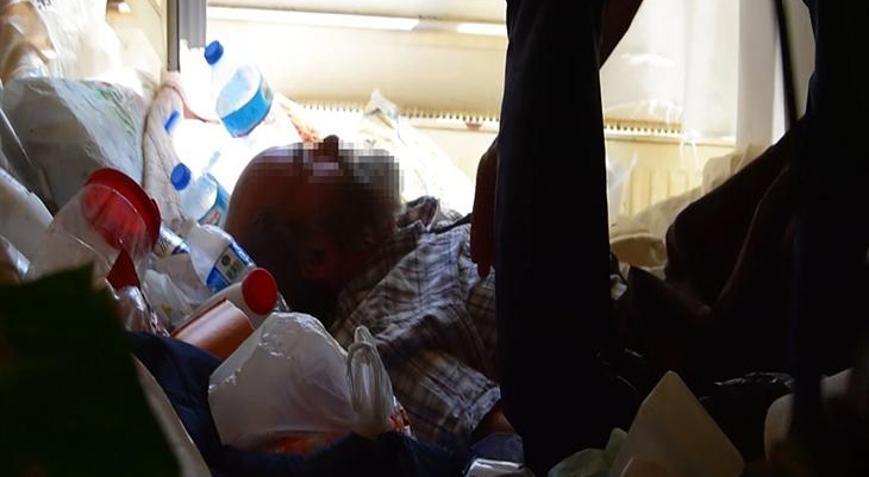 Biriktirdiği çöpler nedeniyle mahsur kalıp evden çıkamadı 112den yardım istedi