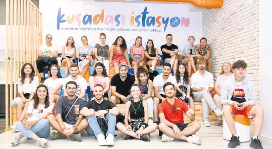 Kuşadası’nda gençlere destek