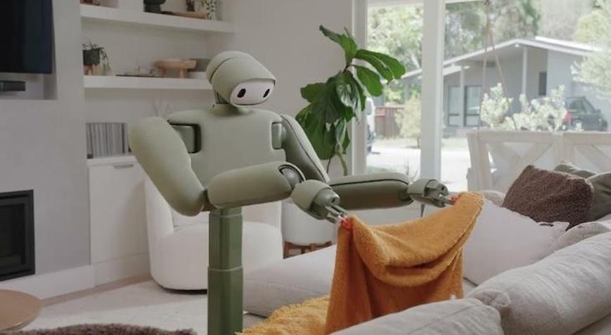 Bu insansı robot çamaşır katlıyor, yatağı topluyor ve evi düzenliyor
