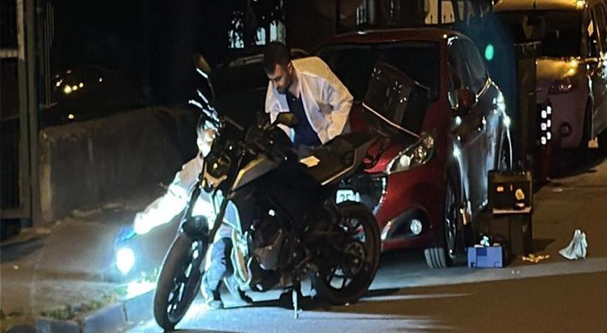 Sultangazi’de motorlu şüpheliler tartıştıkları kişiyi silahla ağır yaraladı