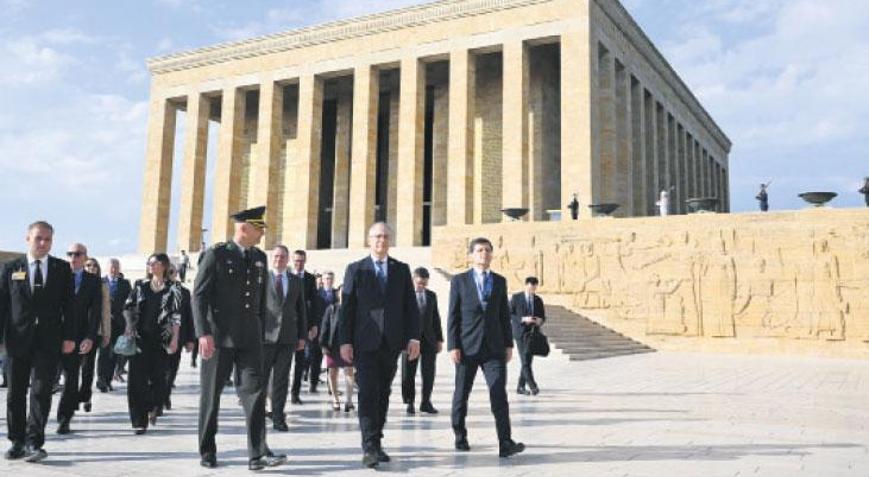 NATO nezdindeki Daimi Temsilciler heyetinden Anıtkabir’e ziyaret