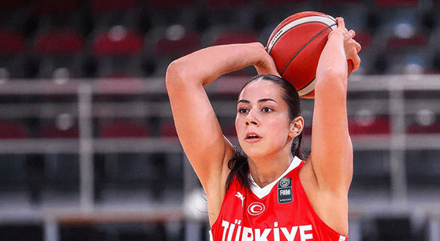 Türkiye Ümit Kız Milli Basketbol Takımı, İzlandayı yenerek çeyrek final bileti aldı