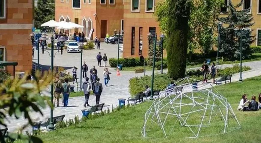 YÖK duyurdu: Özel bir üniversitede ayet yazılı pankartın kapatılmasına soruşturma