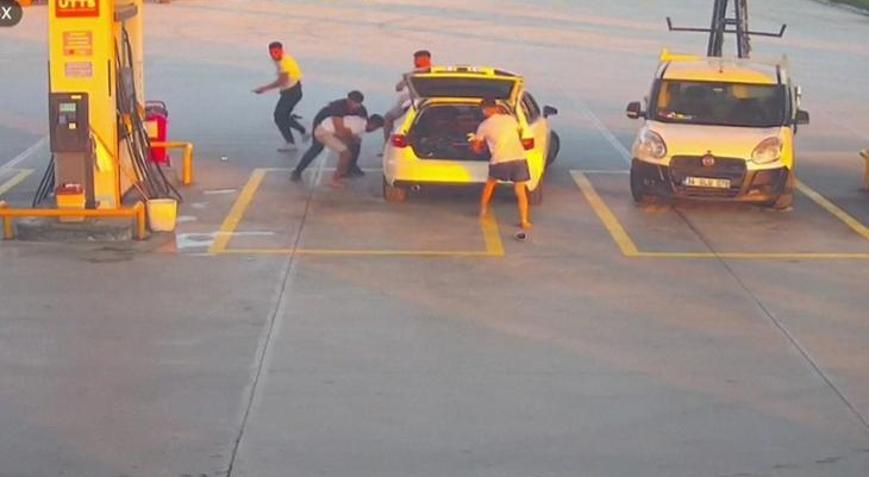 Yol verme tartışması, akaryakıt istasyonunda kavgaya dönüştü