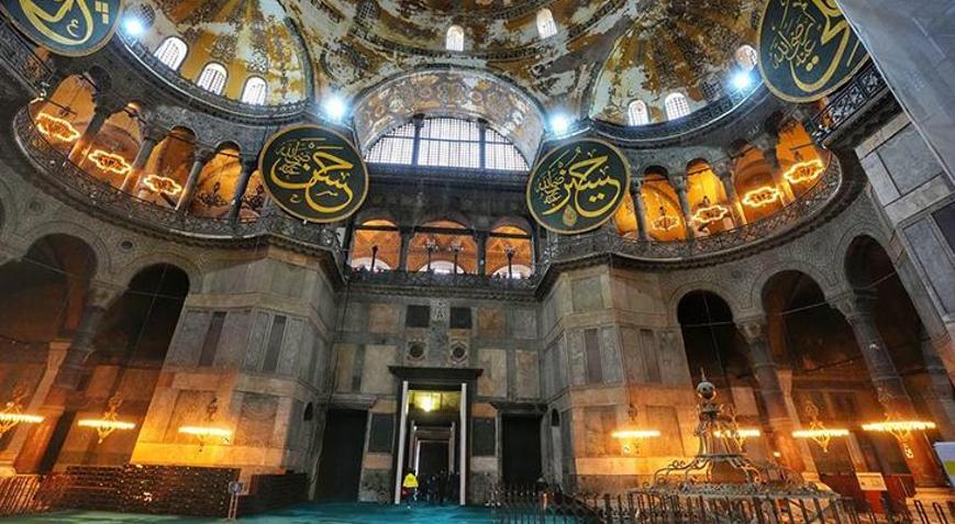 Ayasofyanın yeniden cami statüsüne kavuşmasının üzerinden 6 yıl geçti