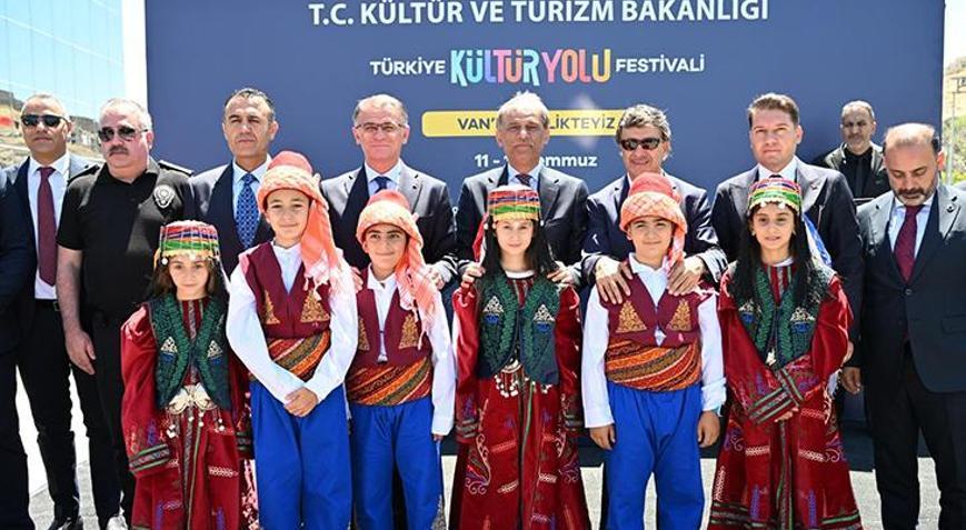 Vanda 9 gün sürecek kültür, sanat ve lezzet şöleni başladı