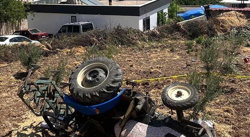 Kiliste devrilen traktörün sürücüsü öldü